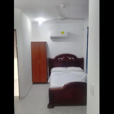 Stylish House With Beautiful Galleries In Gethsemane With Jacuzzi Сasa de vacaciones
